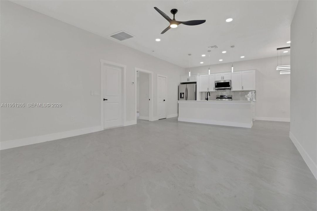 В аренду: $1,800 (3 спален, 2 ванн, 2383 Квадратных фут)