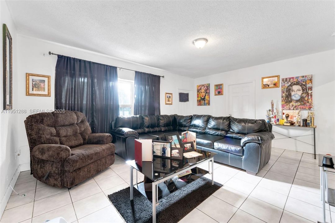 En Venta: $400,000 (3 camas, 1 baños, 1128 Pies cuadrados)