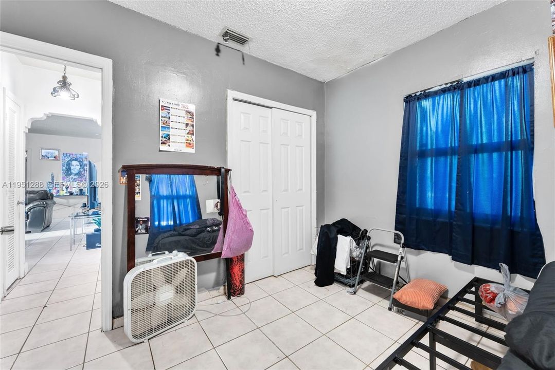 En Venta: $400,000 (3 camas, 1 baños, 1128 Pies cuadrados)