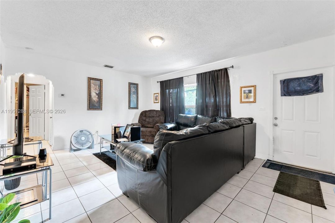 En Venta: $400,000 (3 camas, 1 baños, 1128 Pies cuadrados)