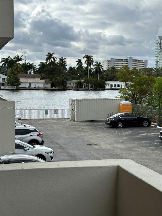 For Sale: $323,000 (1 beds, 1 baths, 817 Square Feet)