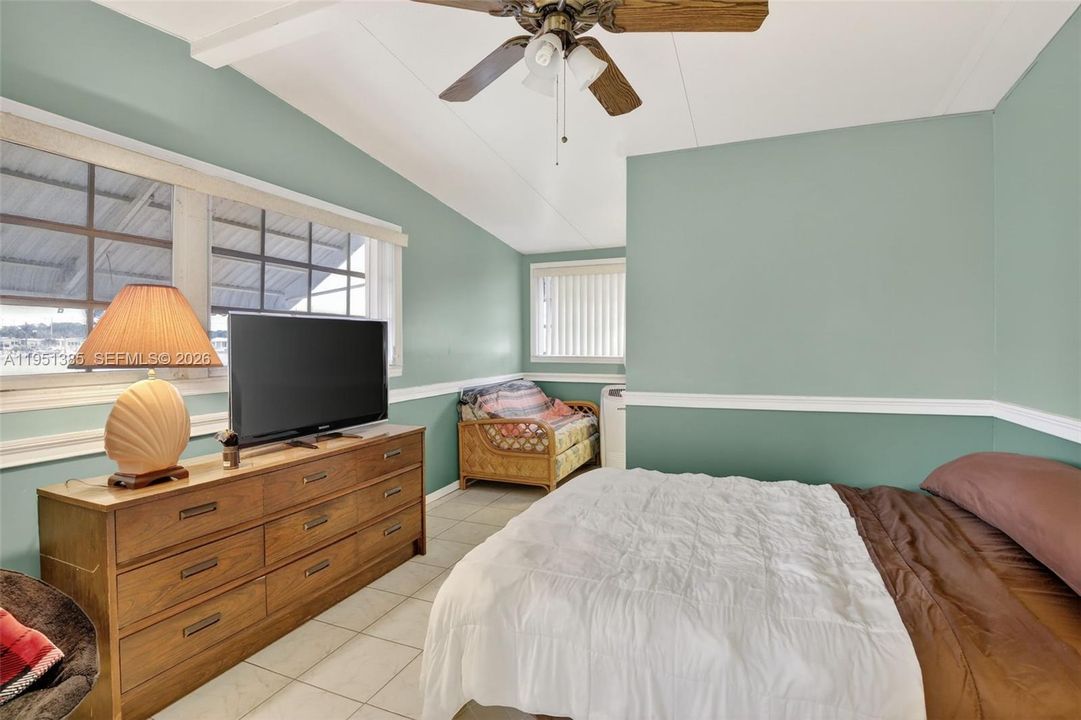 Activo con contrato: $299,000 (3 camas, 3 baños, 1219 Pies cuadrados)