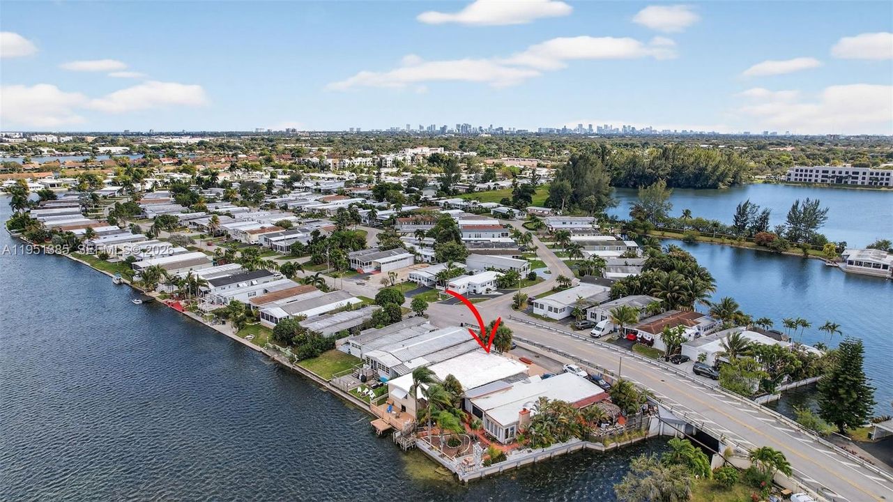 Activo con contrato: $299,000 (3 camas, 3 baños, 1219 Pies cuadrados)