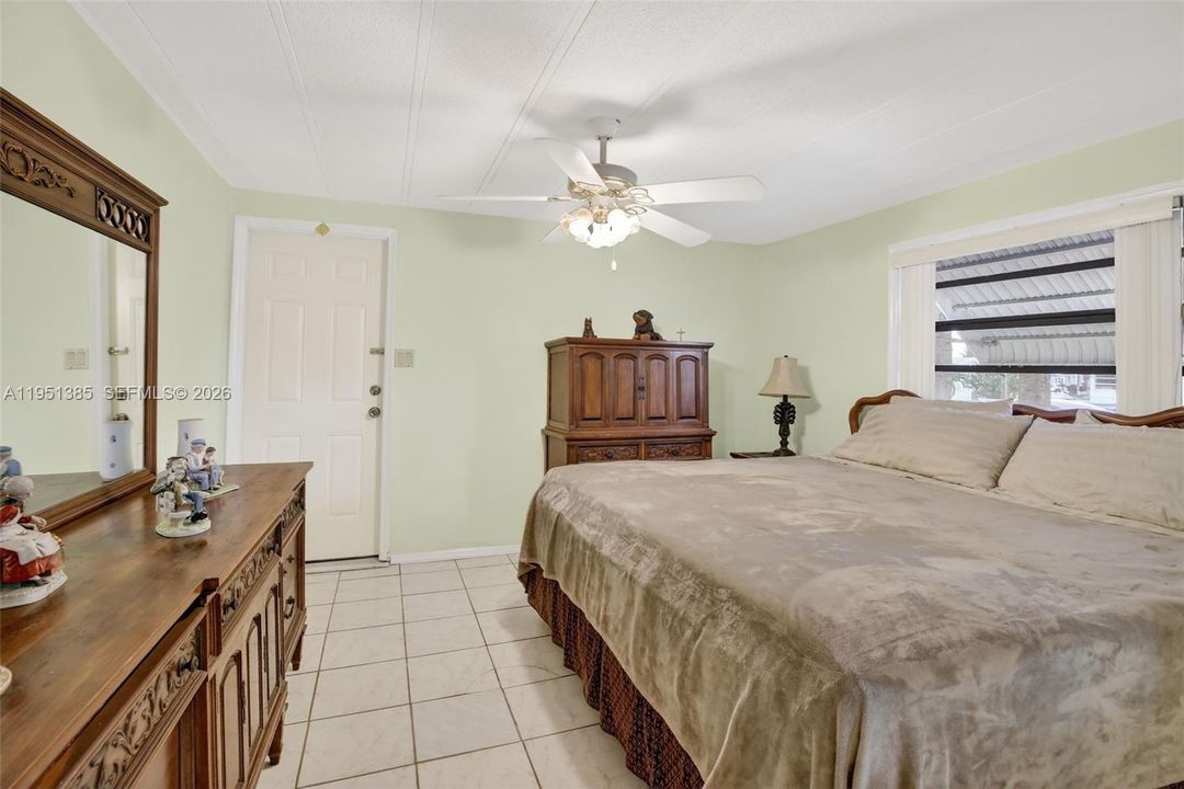 Activo con contrato: $299,000 (3 camas, 3 baños, 1219 Pies cuadrados)