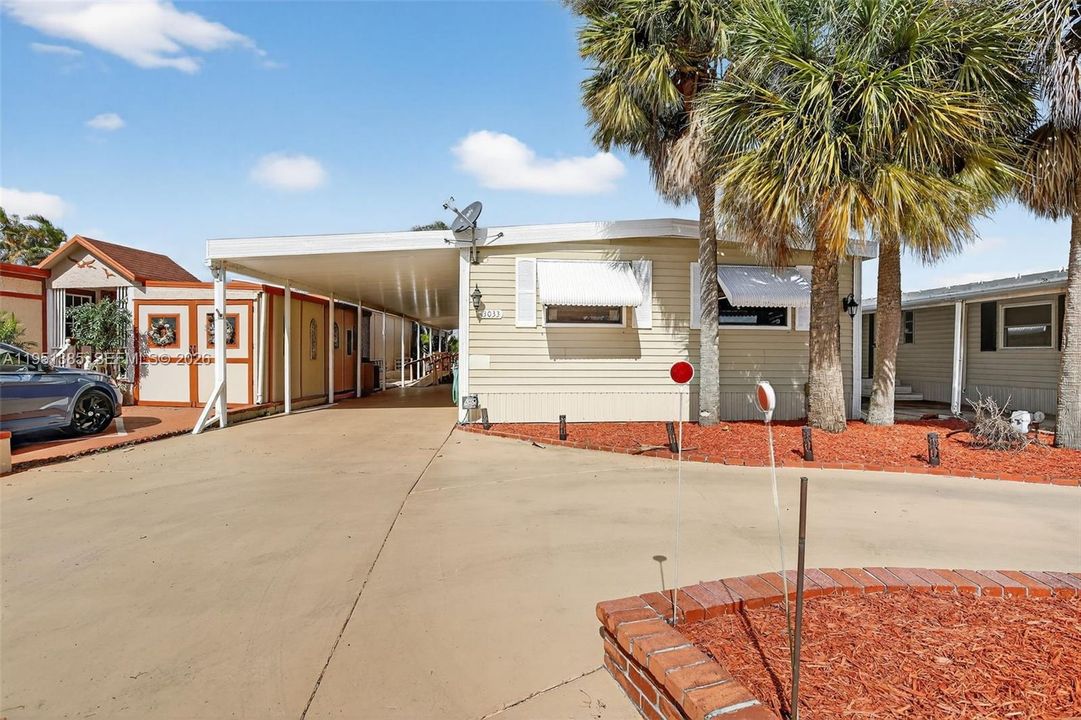 Activo con contrato: $299,000 (3 camas, 3 baños, 1219 Pies cuadrados)