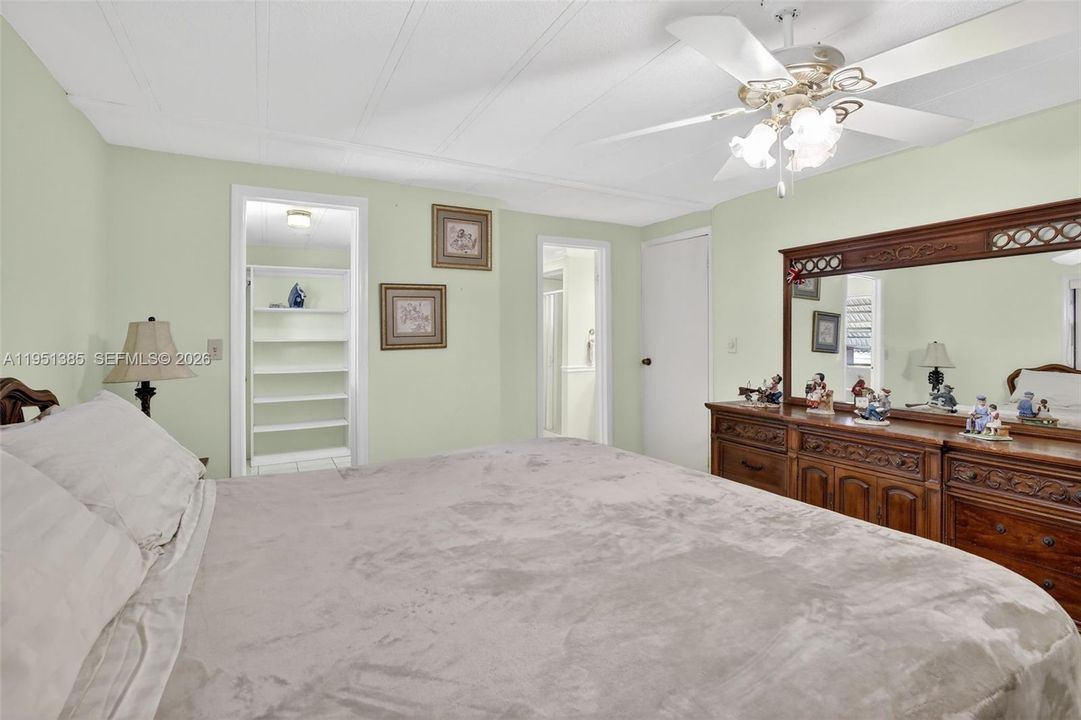 Activo con contrato: $299,000 (3 camas, 3 baños, 1219 Pies cuadrados)