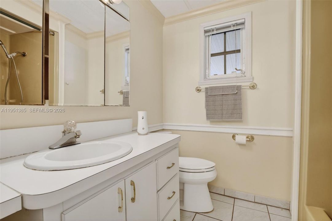 Activo con contrato: $299,000 (3 camas, 3 baños, 1219 Pies cuadrados)