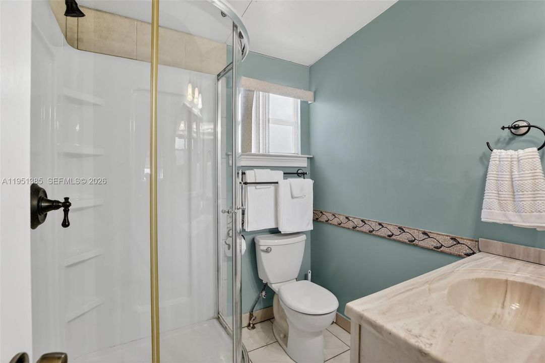 Activo con contrato: $299,000 (3 camas, 3 baños, 1219 Pies cuadrados)