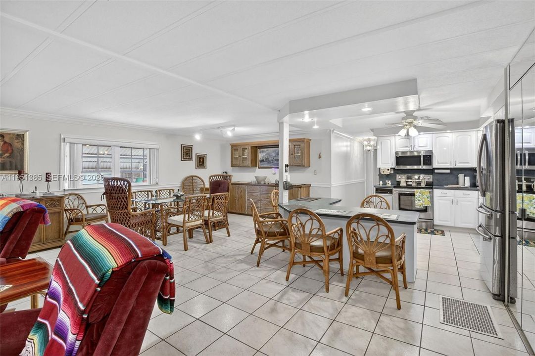 Activo con contrato: $299,000 (3 camas, 3 baños, 1219 Pies cuadrados)
