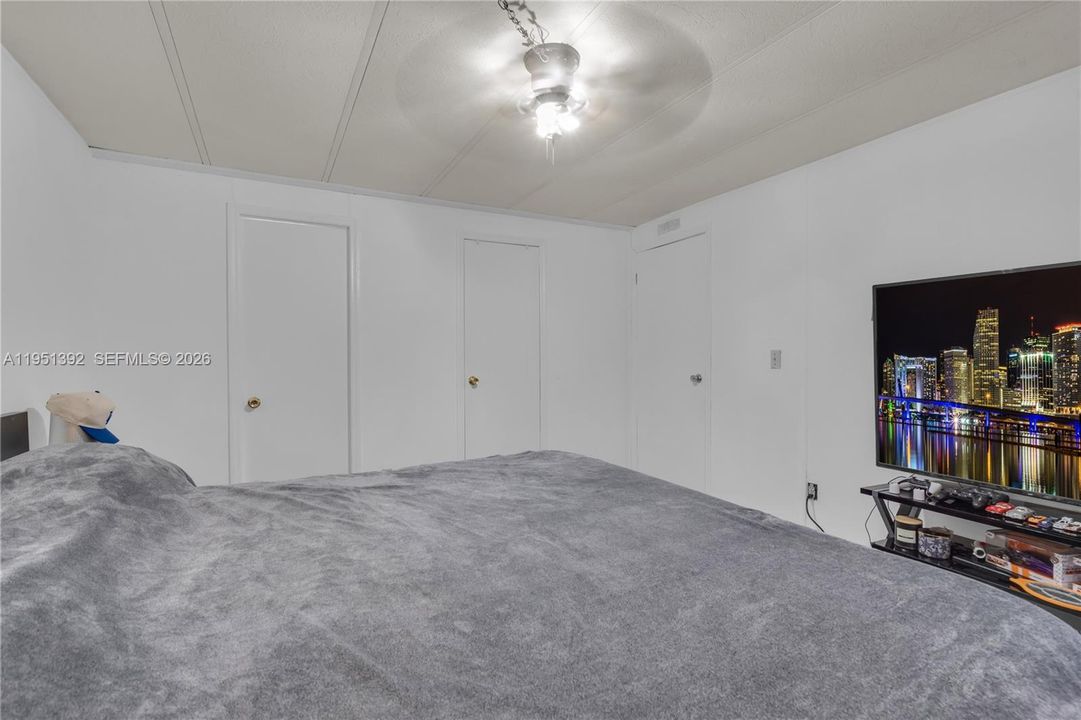 En Venta: $300,000 (4 camas, 2 baños, 1352 Pies cuadrados)