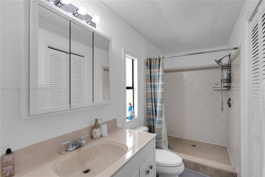 En Venta: $300,000 (4 camas, 2 baños, 1352 Pies cuadrados)