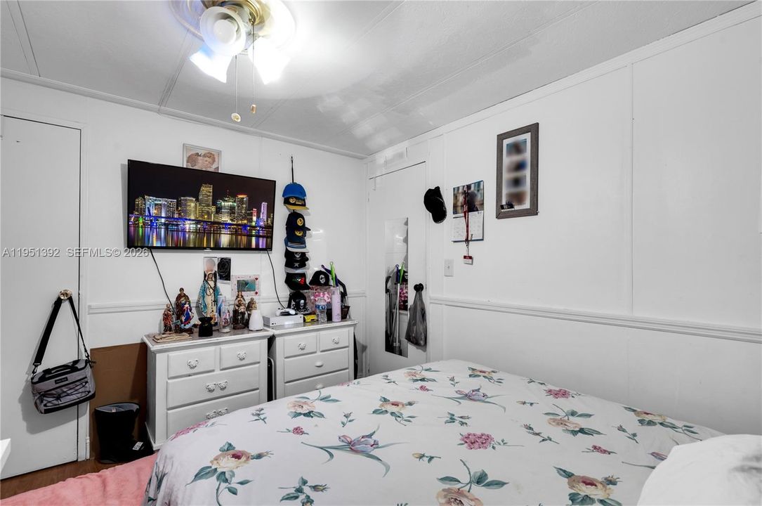 En Venta: $300,000 (4 camas, 2 baños, 1352 Pies cuadrados)