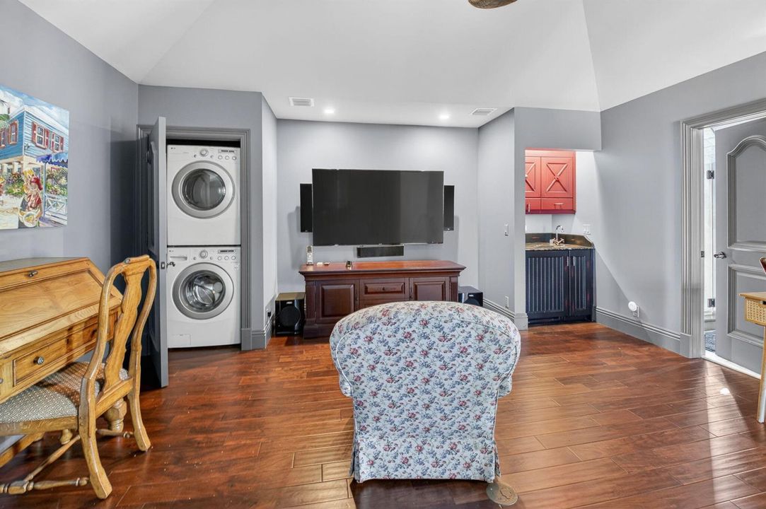 Loft/play area wet bar
