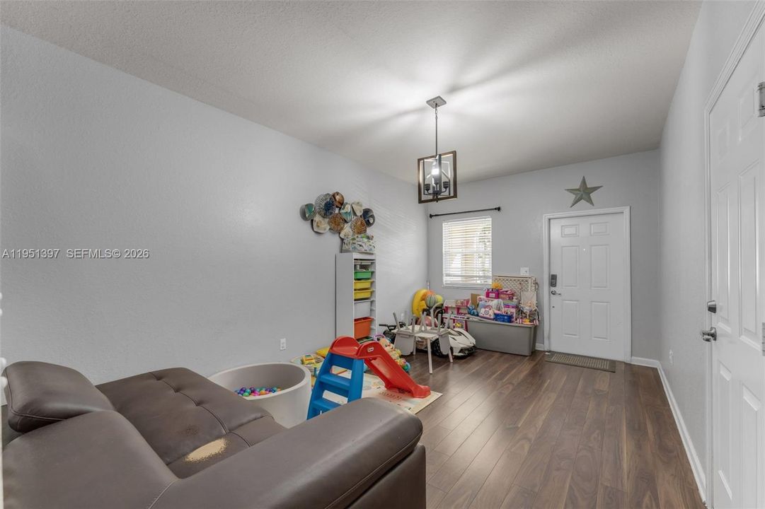For Sale: $455,000 (3 beds, 2 baths, 1747 Square Feet)