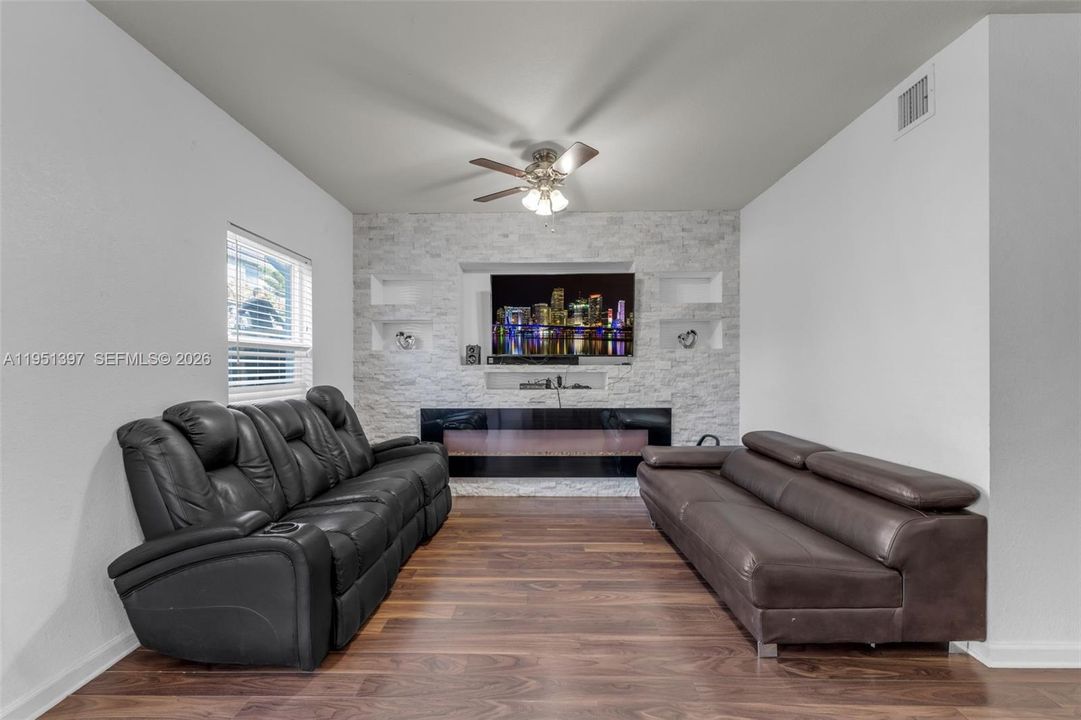 For Sale: $455,000 (3 beds, 2 baths, 1747 Square Feet)