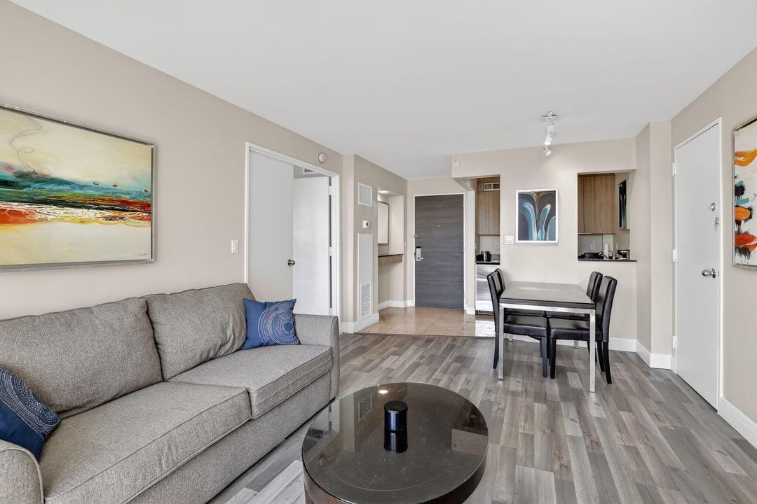 2670 E Sunrise Blvd. 320