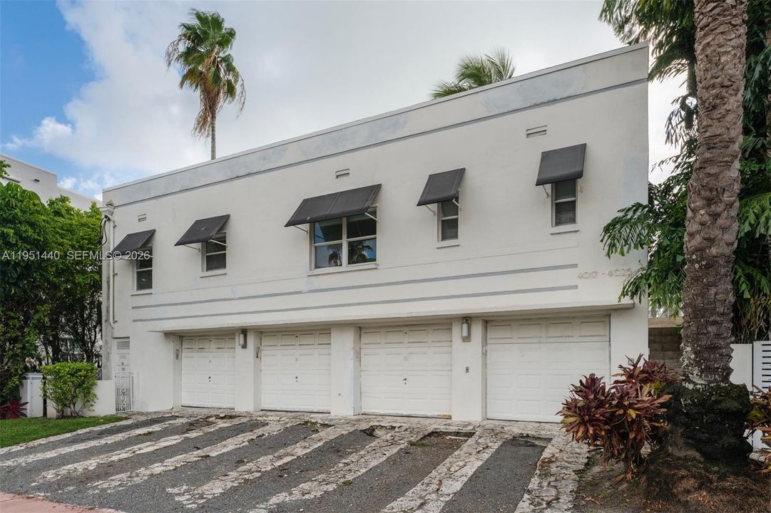 Active With Contract: $649,995 (3 beds, 2 baths, 1096 Square Feet)