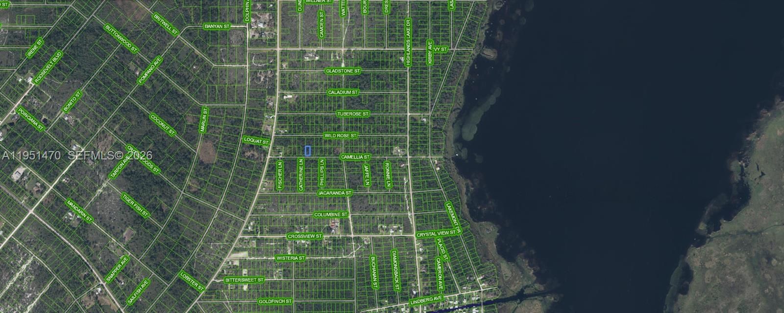 На продажу: $8,900 (0.26 acres)