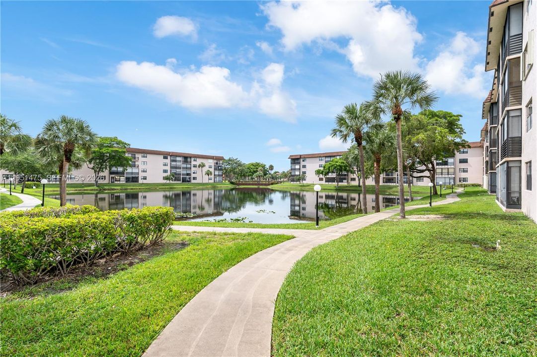 For Sale: $189,900 (2 beds, 2 baths, 1270 Square Feet)