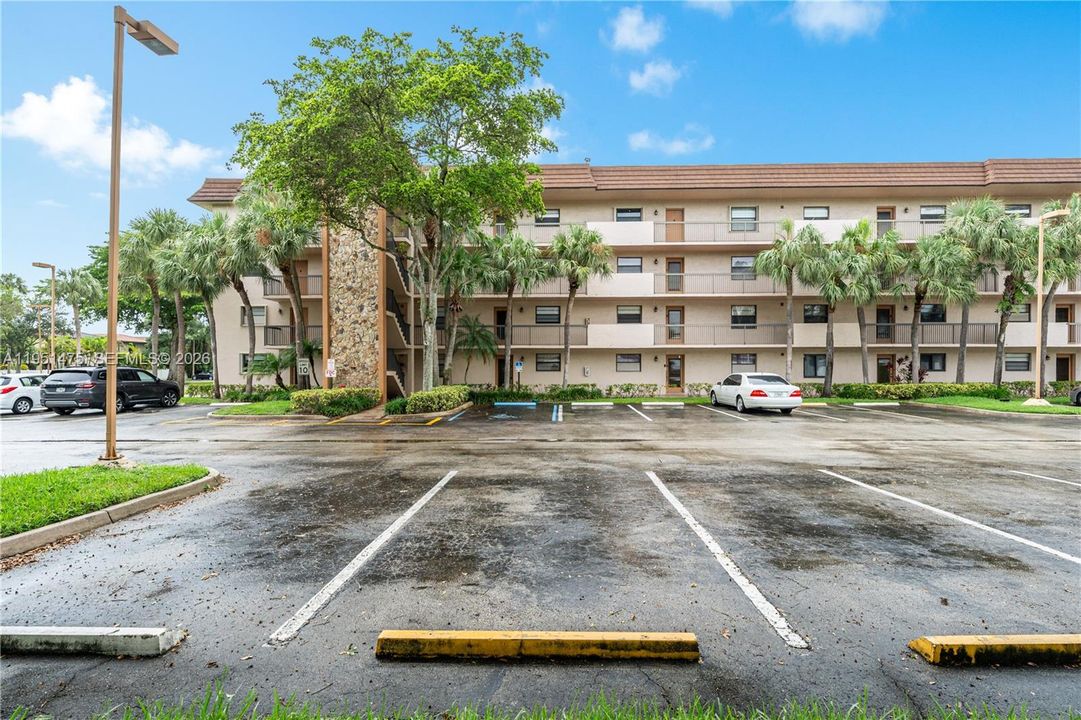 For Sale: $189,900 (2 beds, 2 baths, 1270 Square Feet)