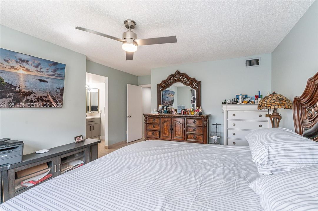 For Sale: $189,900 (2 beds, 2 baths, 1270 Square Feet)