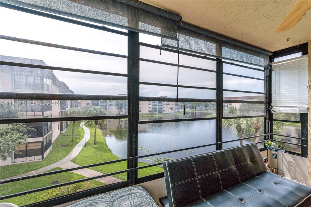 For Sale: $189,900 (2 beds, 2 baths, 1270 Square Feet)