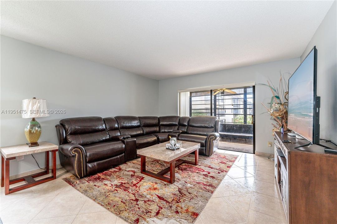 For Sale: $189,900 (2 beds, 2 baths, 1270 Square Feet)
