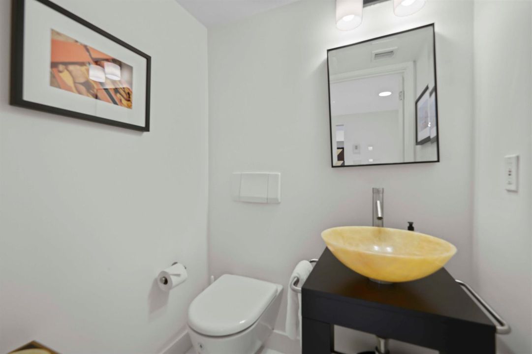 34 - Powder Room