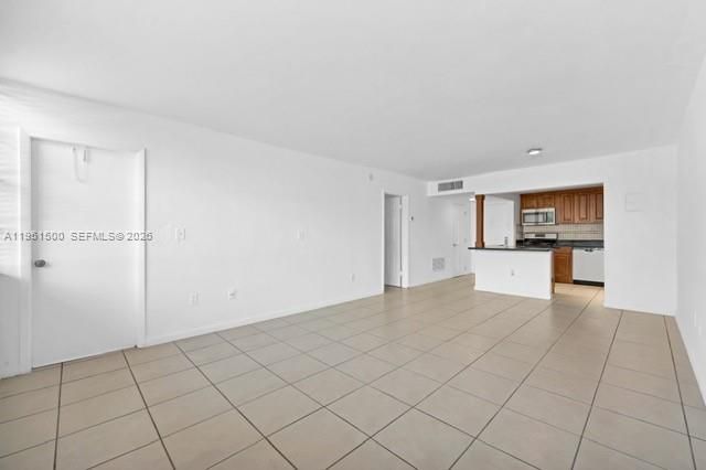 For Sale: $179,000 (1 beds, 1 baths, 815 Square Feet)