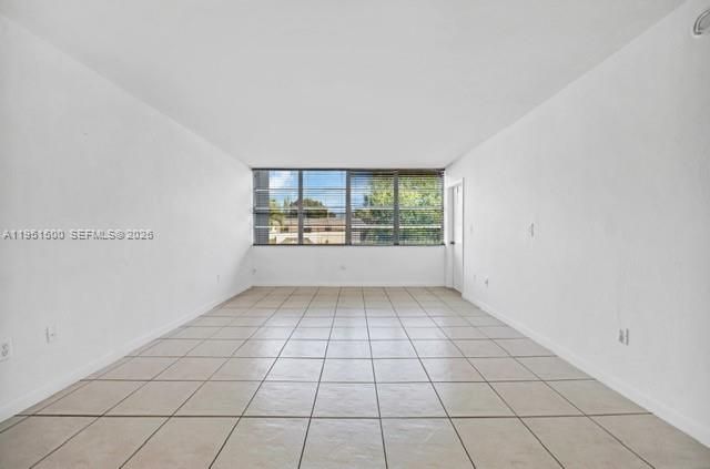 bright  expansive living dinning room