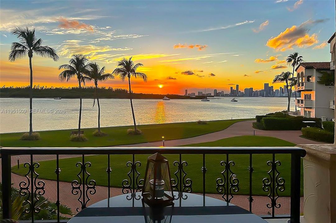 En Venta: $3,980,000 (2 camas, 2 baños, 1912 Pies cuadrados)