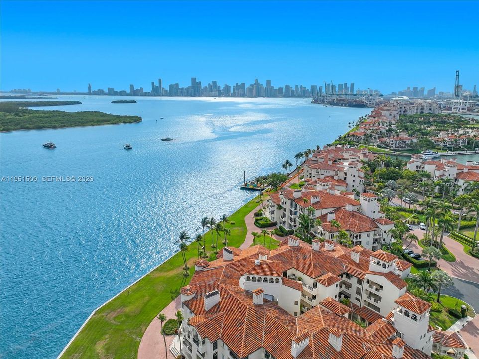 En Venta: $3,980,000 (2 camas, 2 baños, 1912 Pies cuadrados)