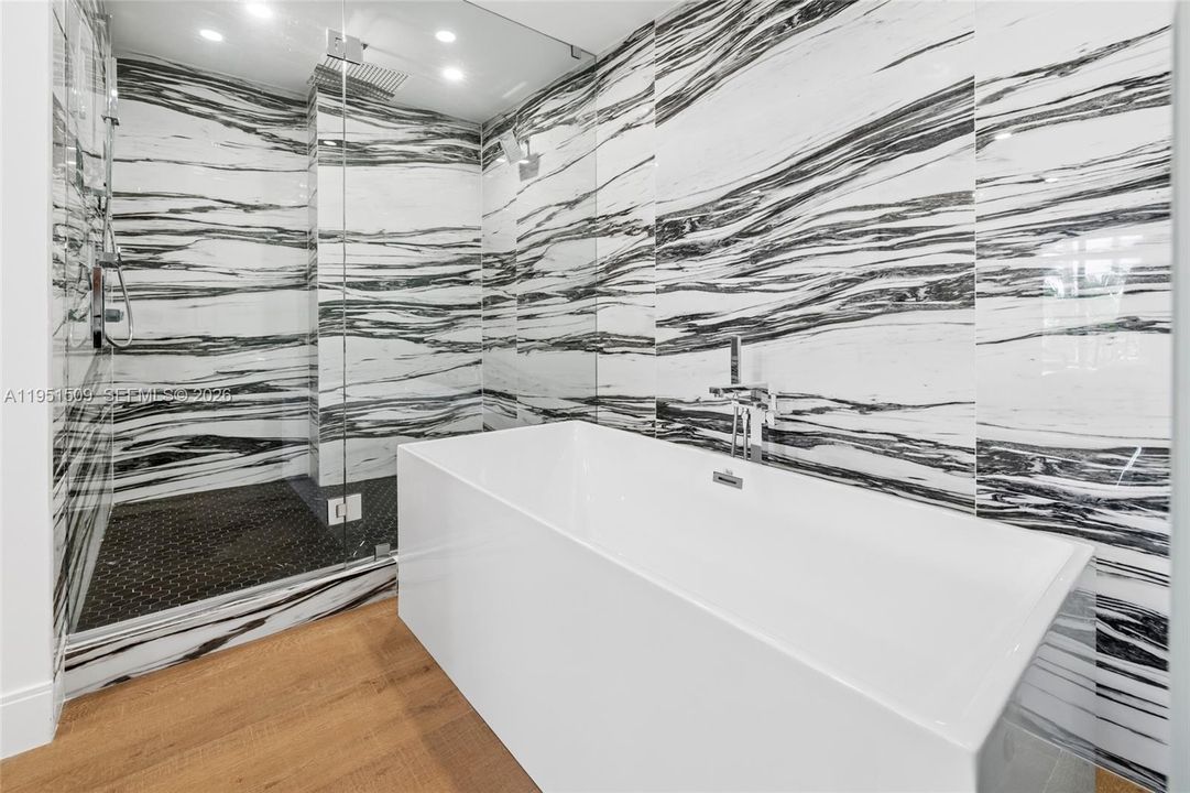 En Venta: $3,980,000 (2 camas, 2 baños, 1912 Pies cuadrados)