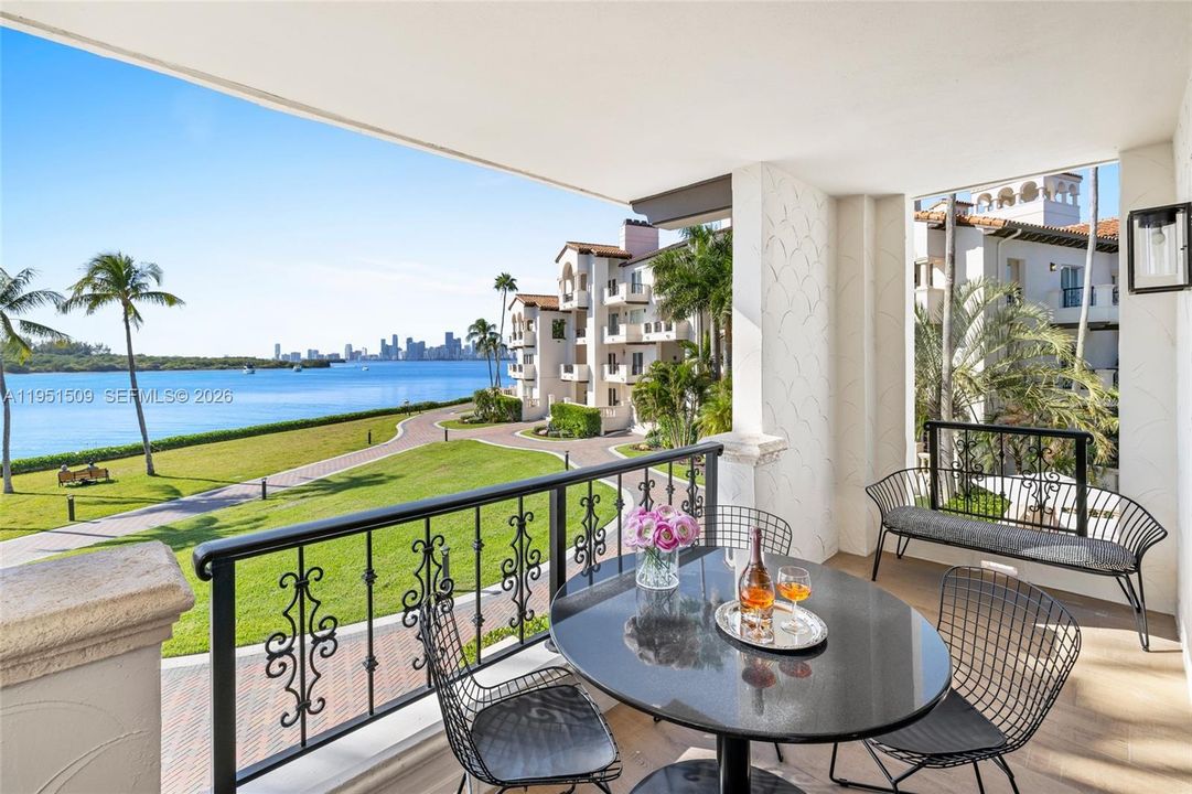 En Venta: $3,980,000 (2 camas, 2 baños, 1912 Pies cuadrados)