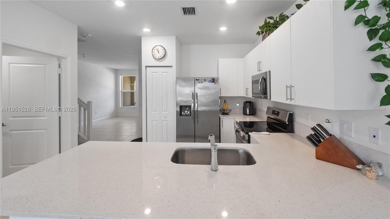 На продажу: $489,000 (3 спален, 2 ванн, 1636 Квадратных фут)