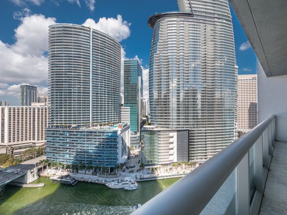 For Sale: $525,000 (1 beds, 1 baths, 597 Square Feet)
