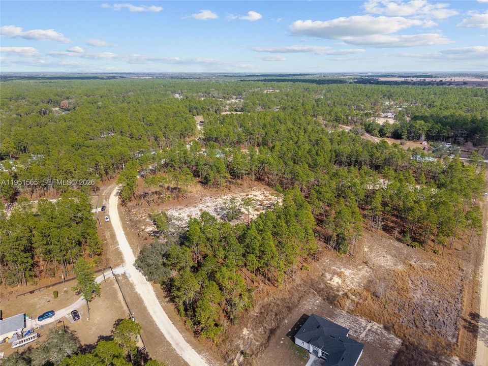 На продажу: $75,000 (1.04 acres)