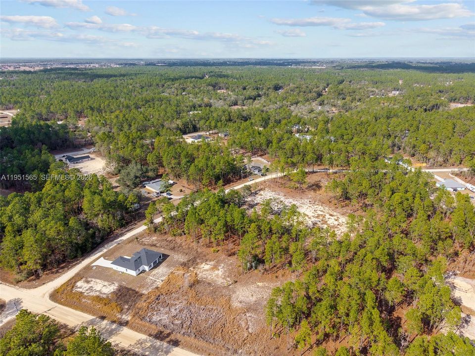 На продажу: $75,000 (1.04 acres)