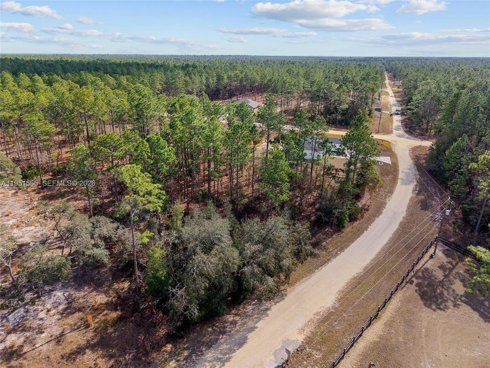 На продажу: $75,000 (1.04 acres)