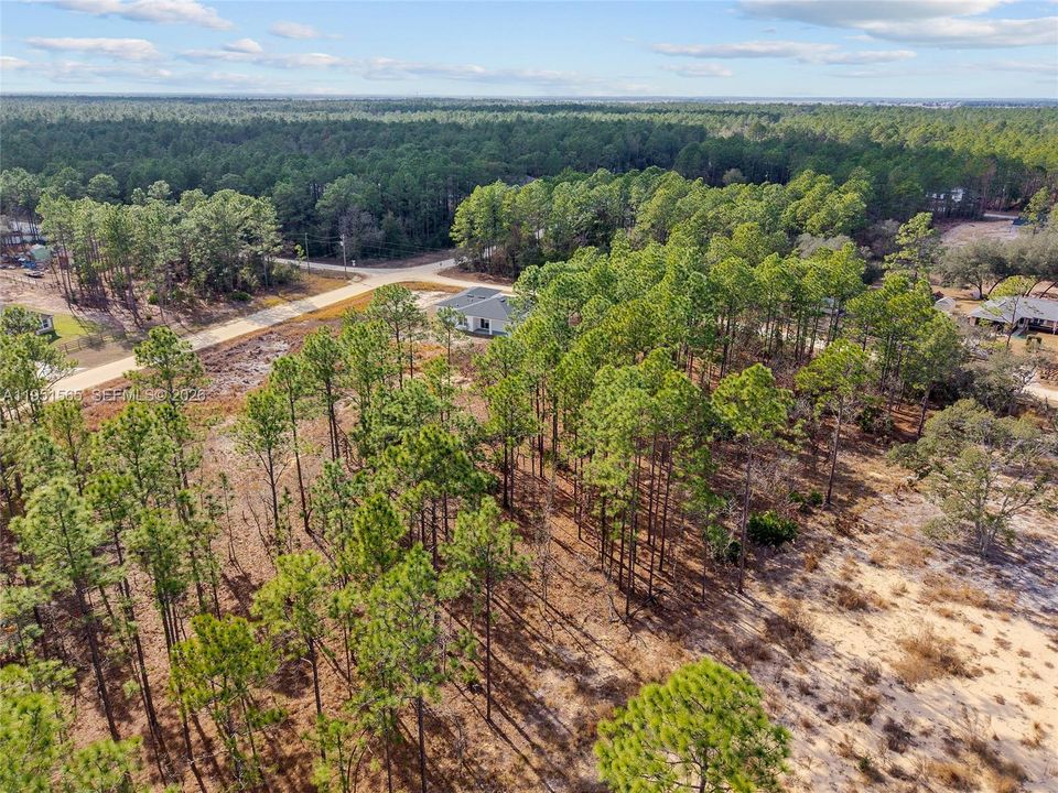 На продажу: $75,000 (1.04 acres)