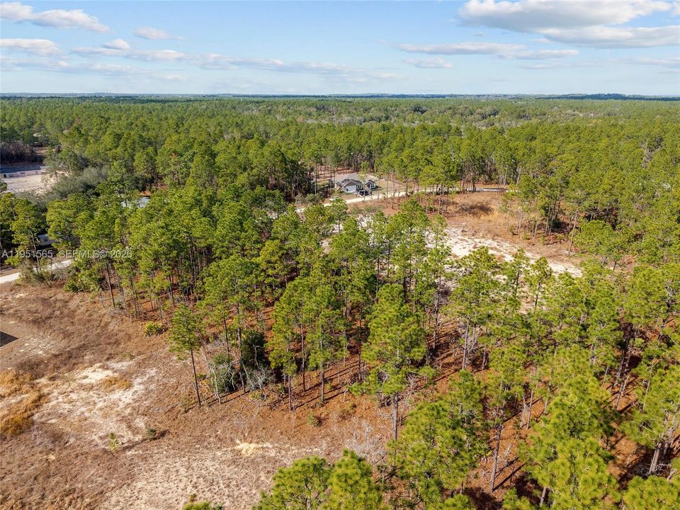 На продажу: $75,000 (1.04 acres)