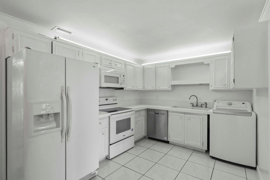 22 - Kitchen