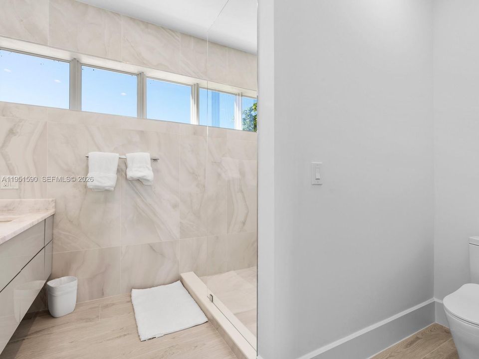 Recently Sold: $5,900,000 (5 beds, 4 baths, 3580 Square Feet)