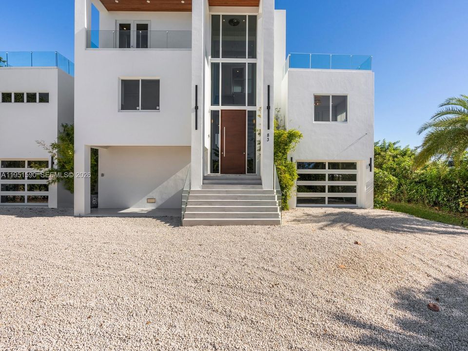 Recently Sold: $5,900,000 (5 beds, 4 baths, 3580 Square Feet)