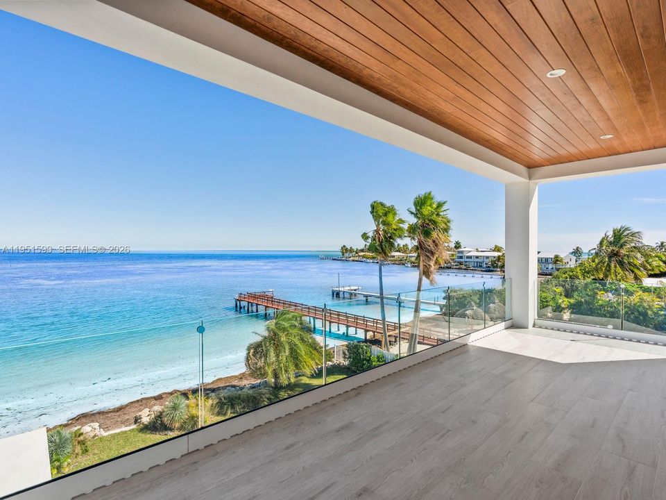 Recently Sold: $5,900,000 (5 beds, 4 baths, 3580 Square Feet)
