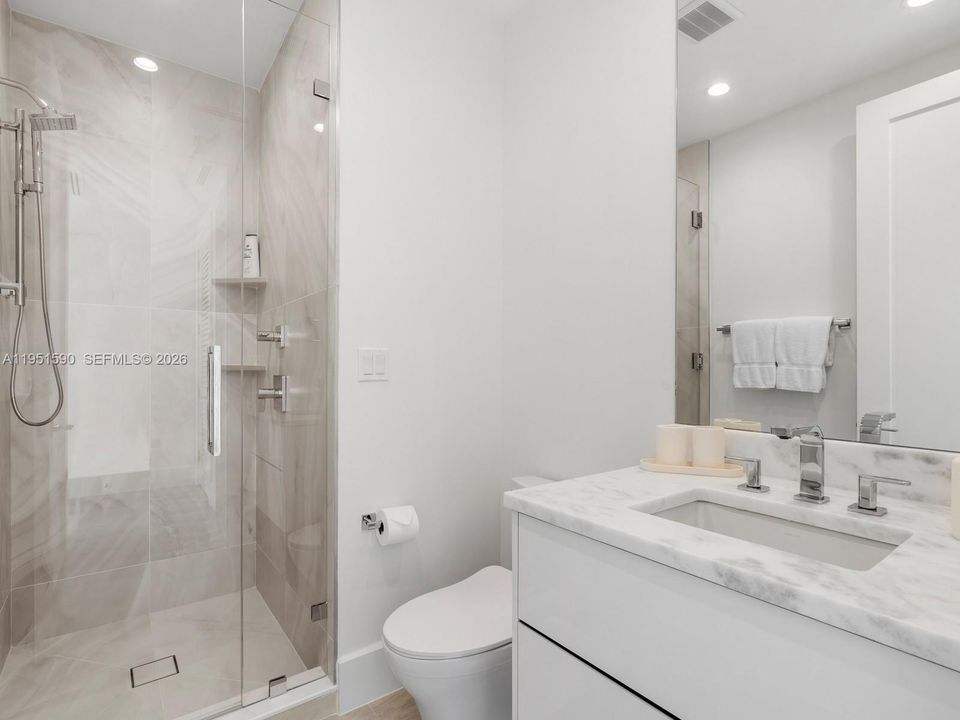 Recently Sold: $5,900,000 (5 beds, 4 baths, 3580 Square Feet)