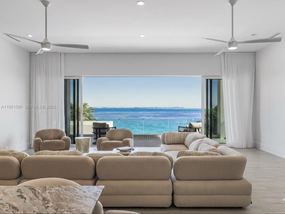 Recently Sold: $5,900,000 (5 beds, 4 baths, 3580 Square Feet)