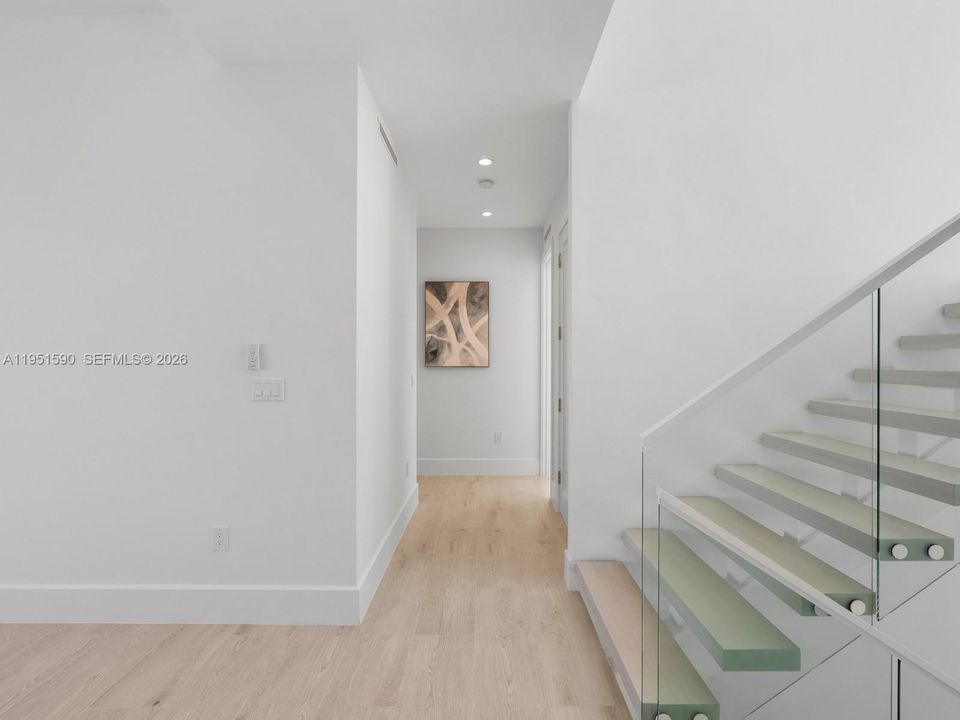 Recently Sold: $5,900,000 (5 beds, 4 baths, 3580 Square Feet)