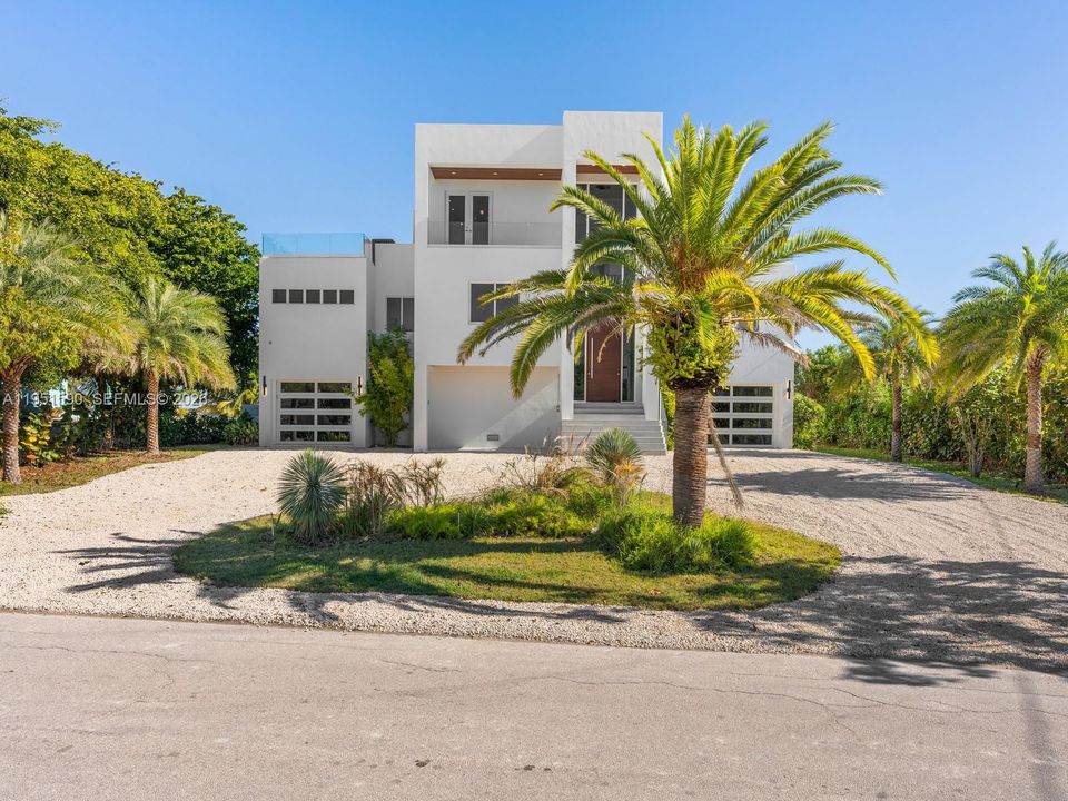 Recently Sold: $5,900,000 (5 beds, 4 baths, 3580 Square Feet)
