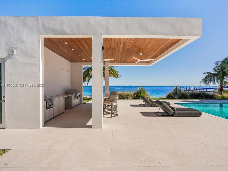 Recently Sold: $5,900,000 (5 beds, 4 baths, 3580 Square Feet)